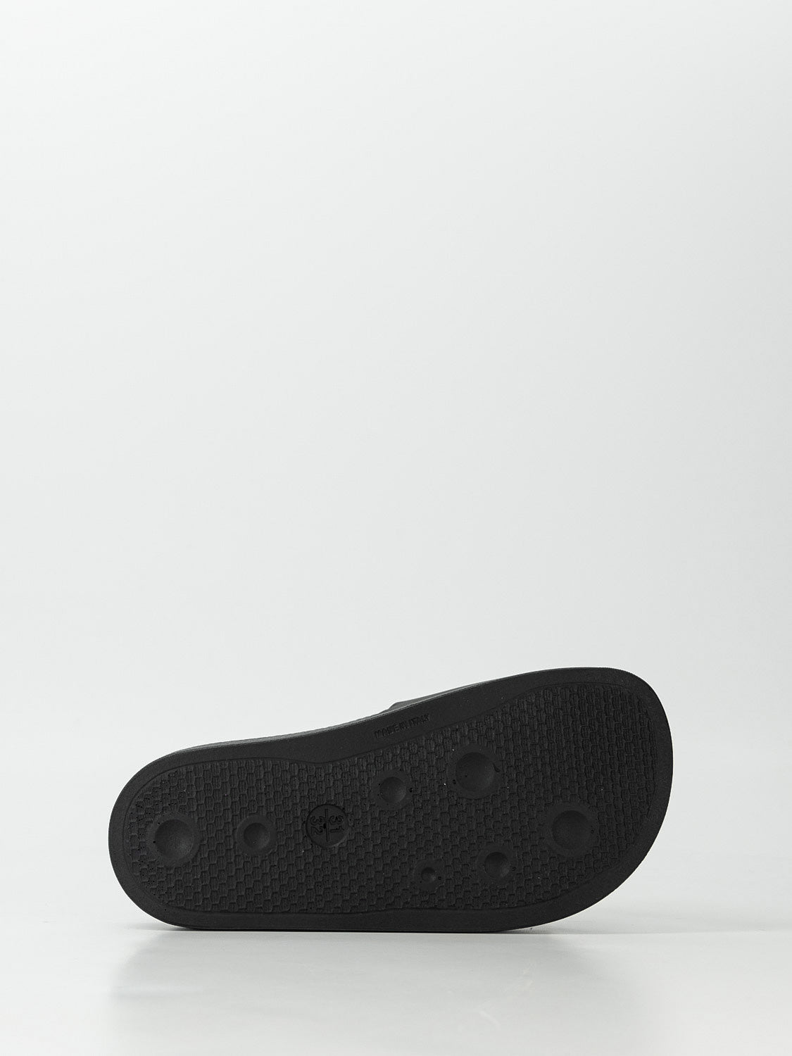 Moncler Enfant Kids Slides Petit Basile in 6900000216-3.jpg | NICKIS.com
