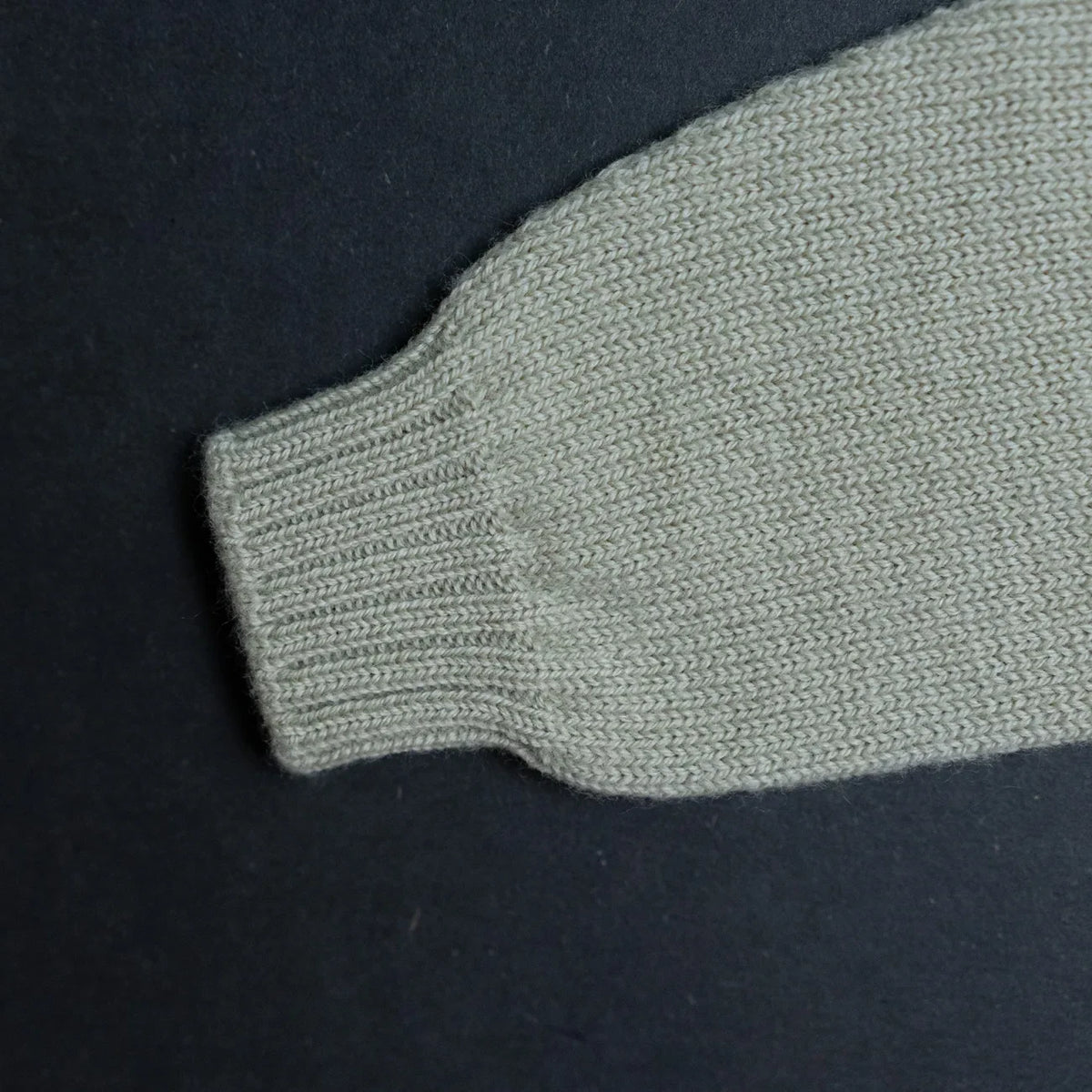THE WOOLLY BABY SWEATER - light matcha