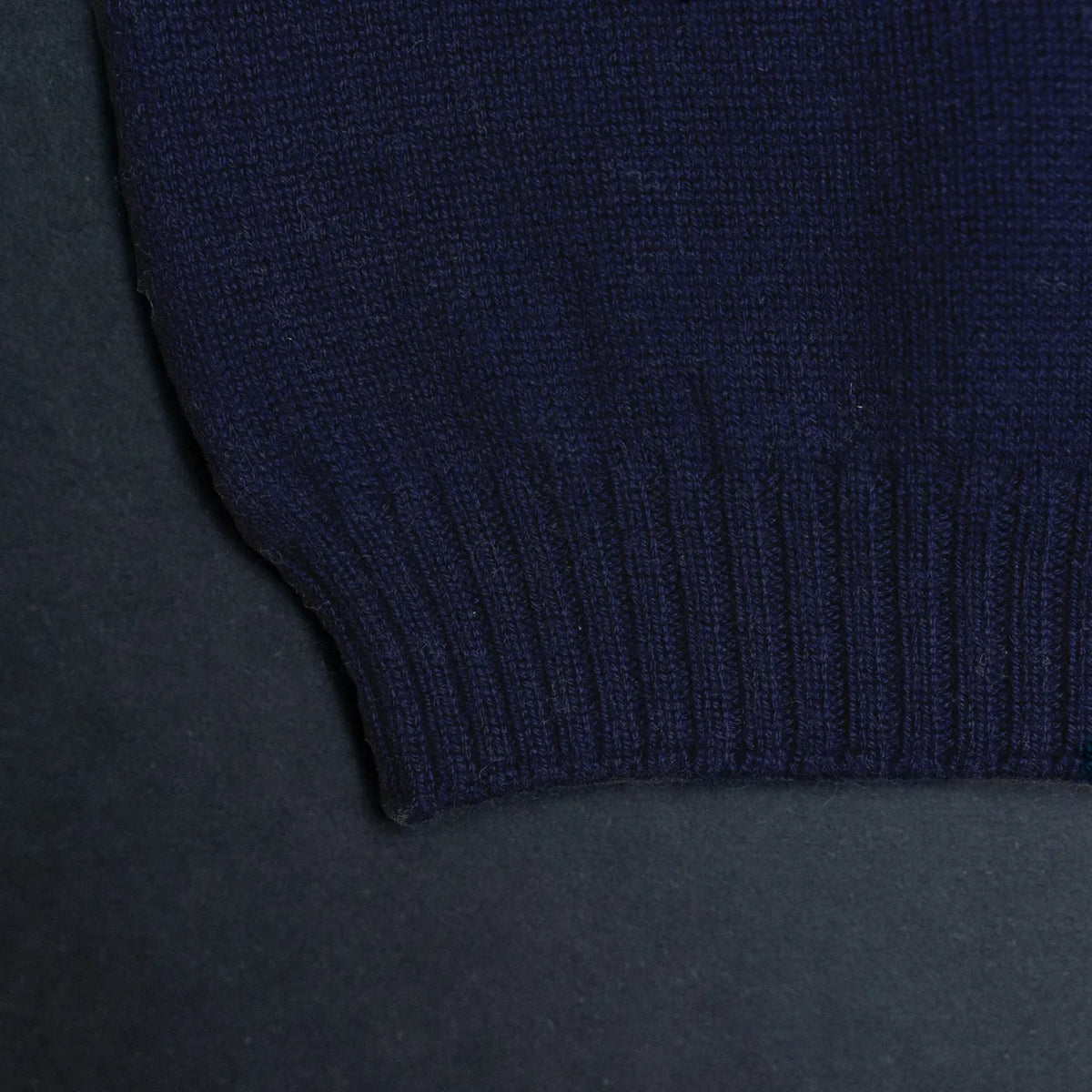 THE WOOLLY BABY SWEATER - midnight blue