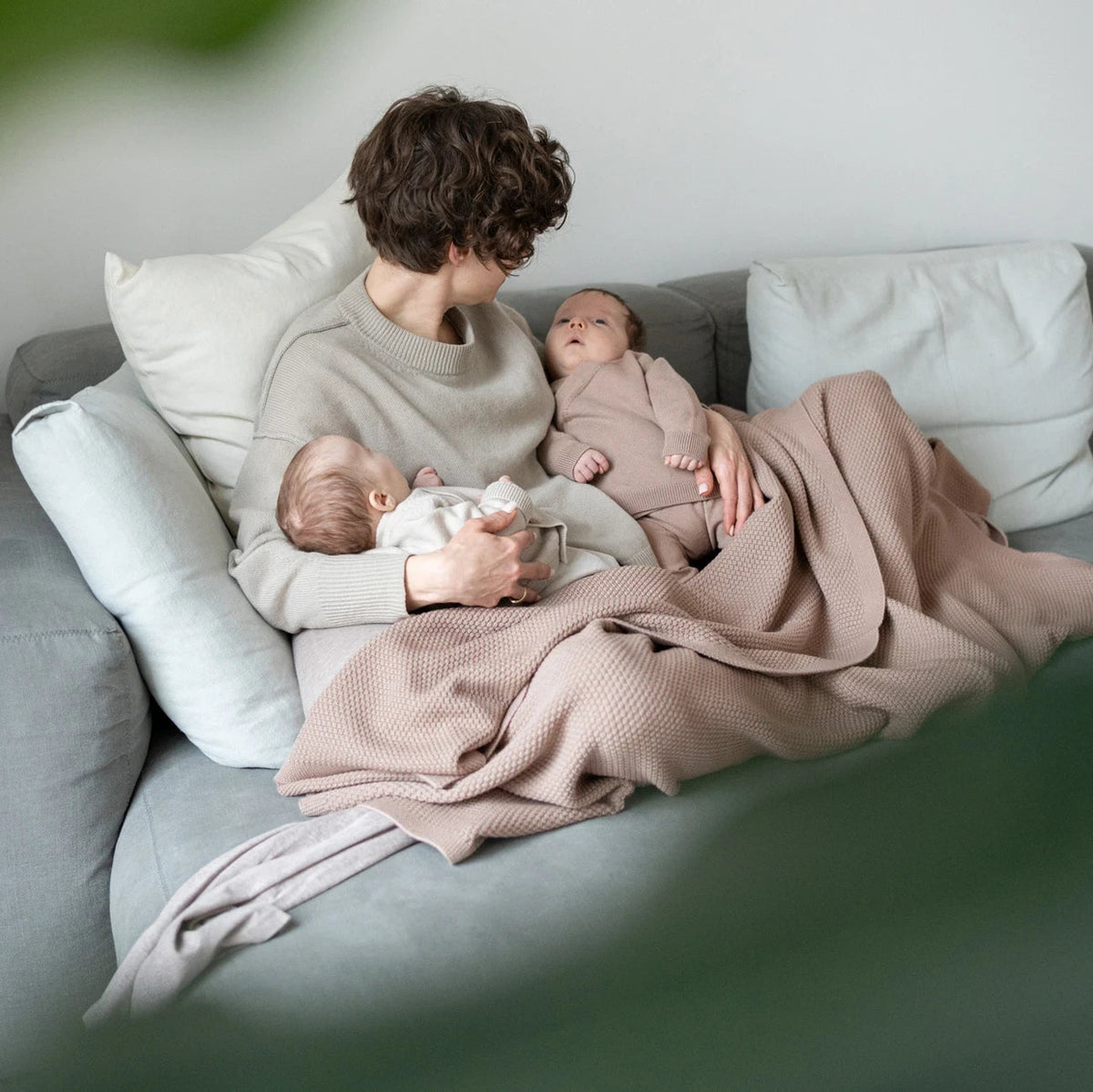 THE WOOLLY FAMILY BLANKET - cappuccino
