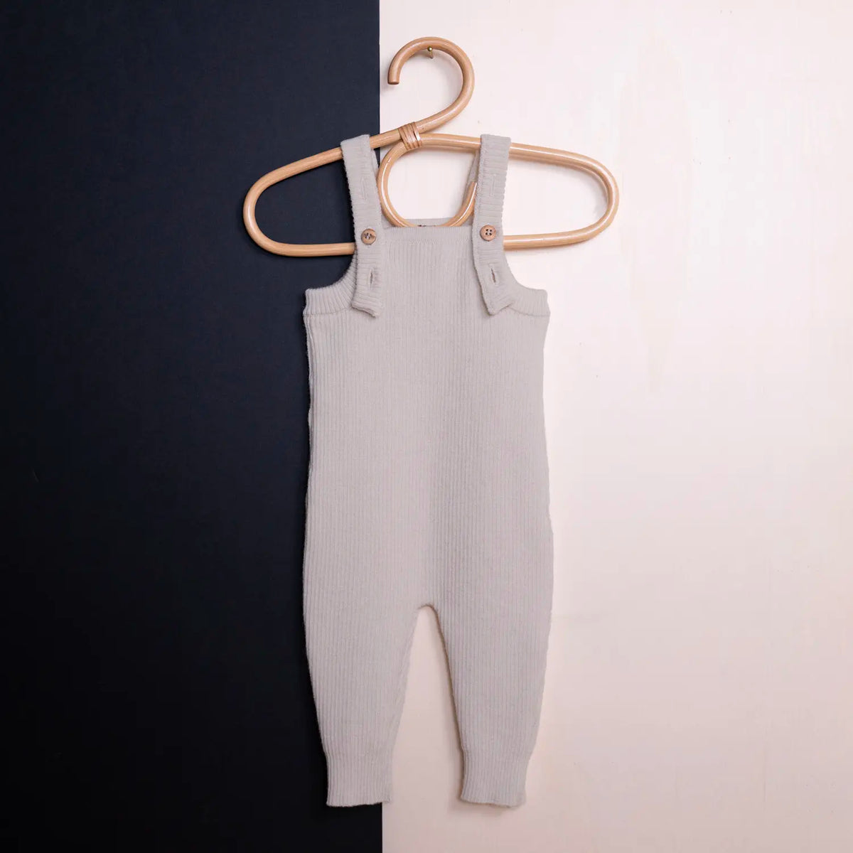 Baby Latzhose Beige - The Woolly Jumper