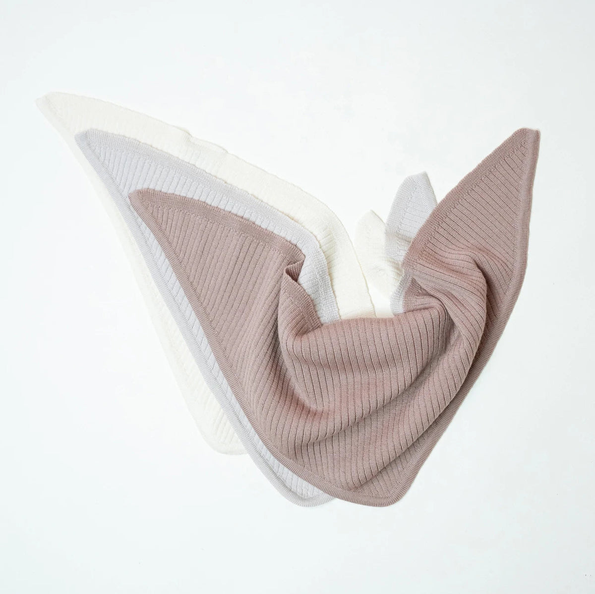 THE WOOLLY TRIANGLE SCARF SMALL - sand