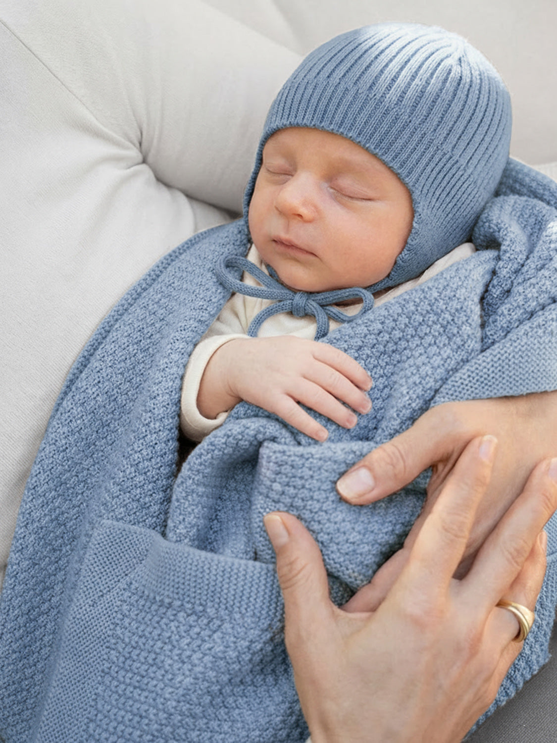 THE WOOLLY BABY HAT - blue