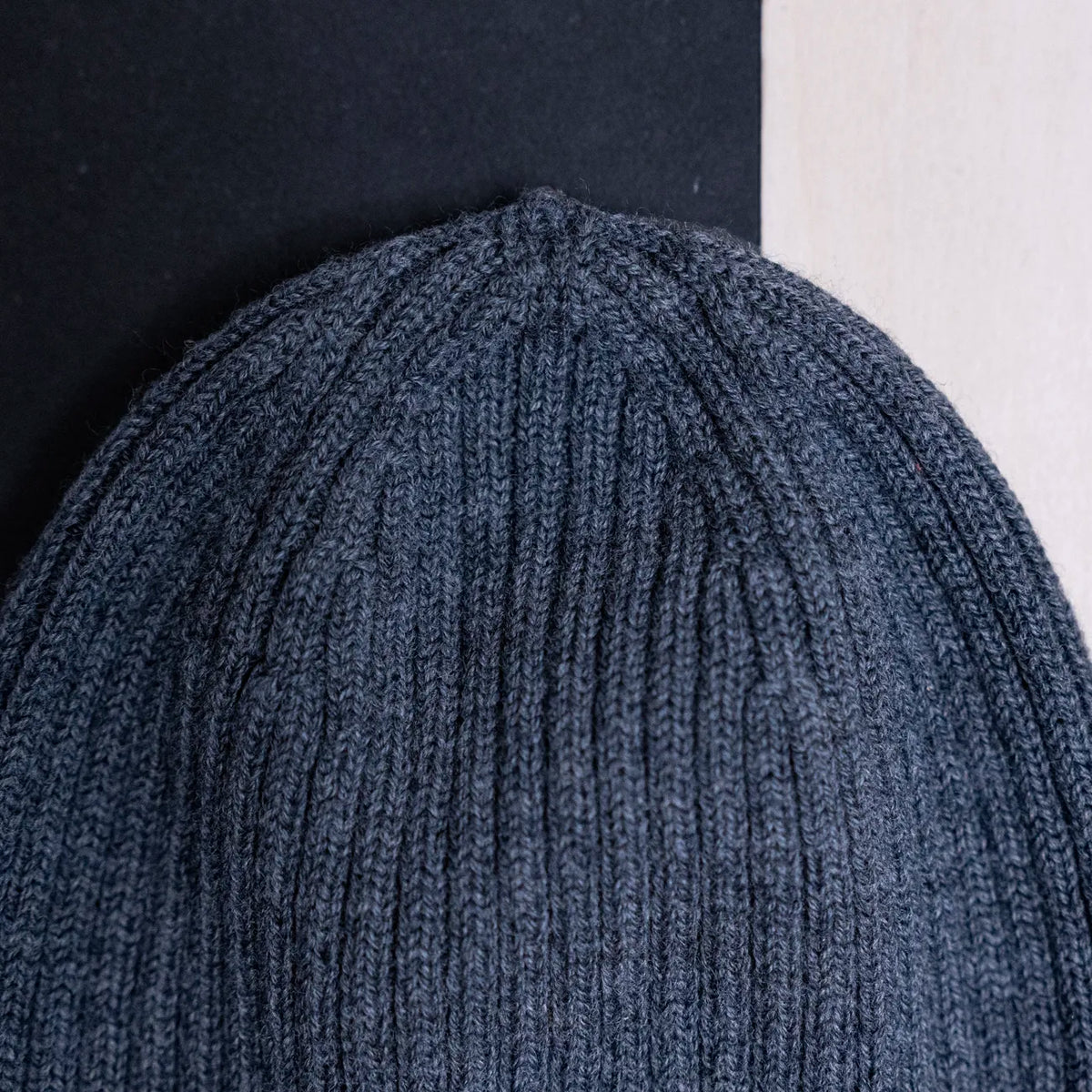 THE WOOLLY BEANIE - graphite grey