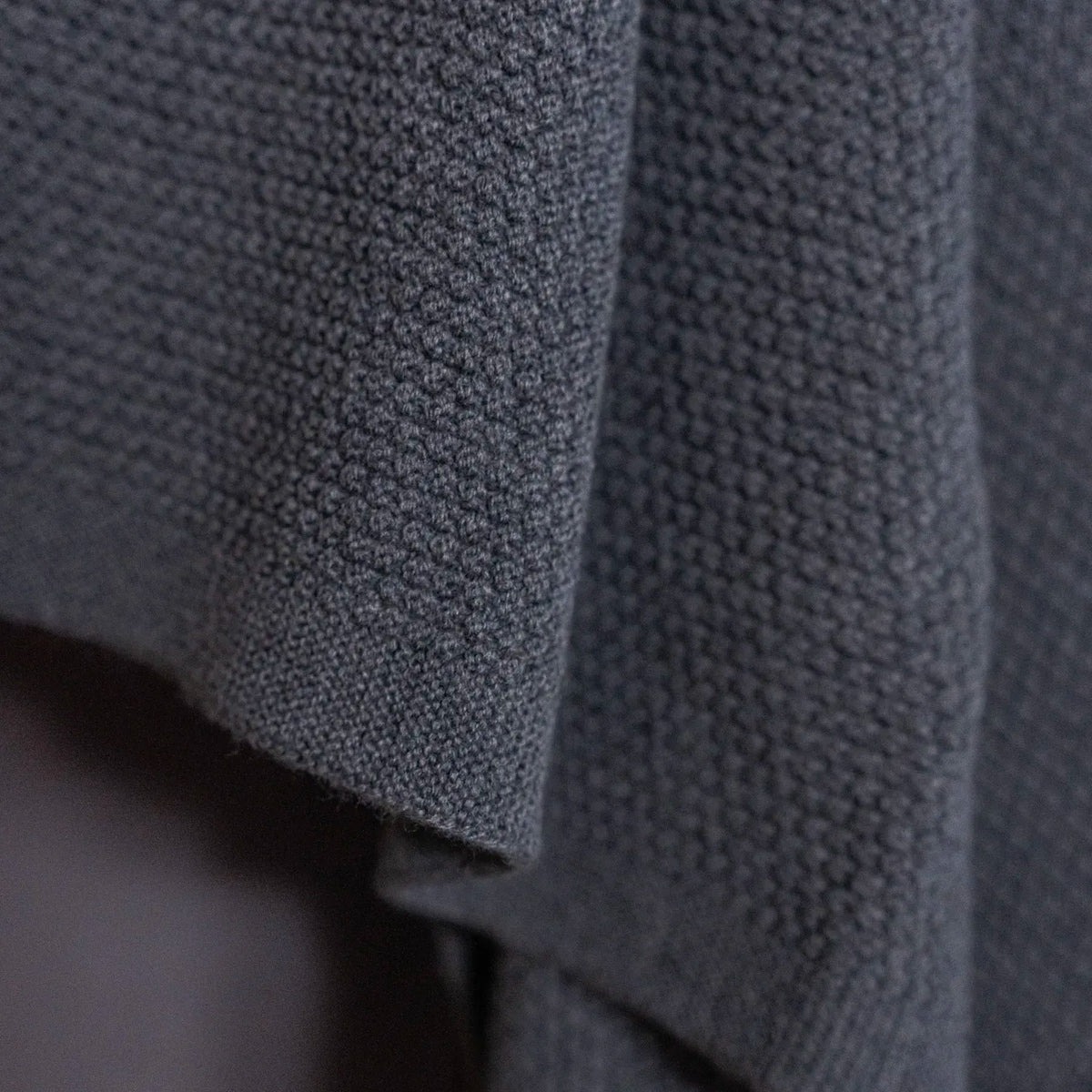 THE WOOLLY BLANKET - graphite grey