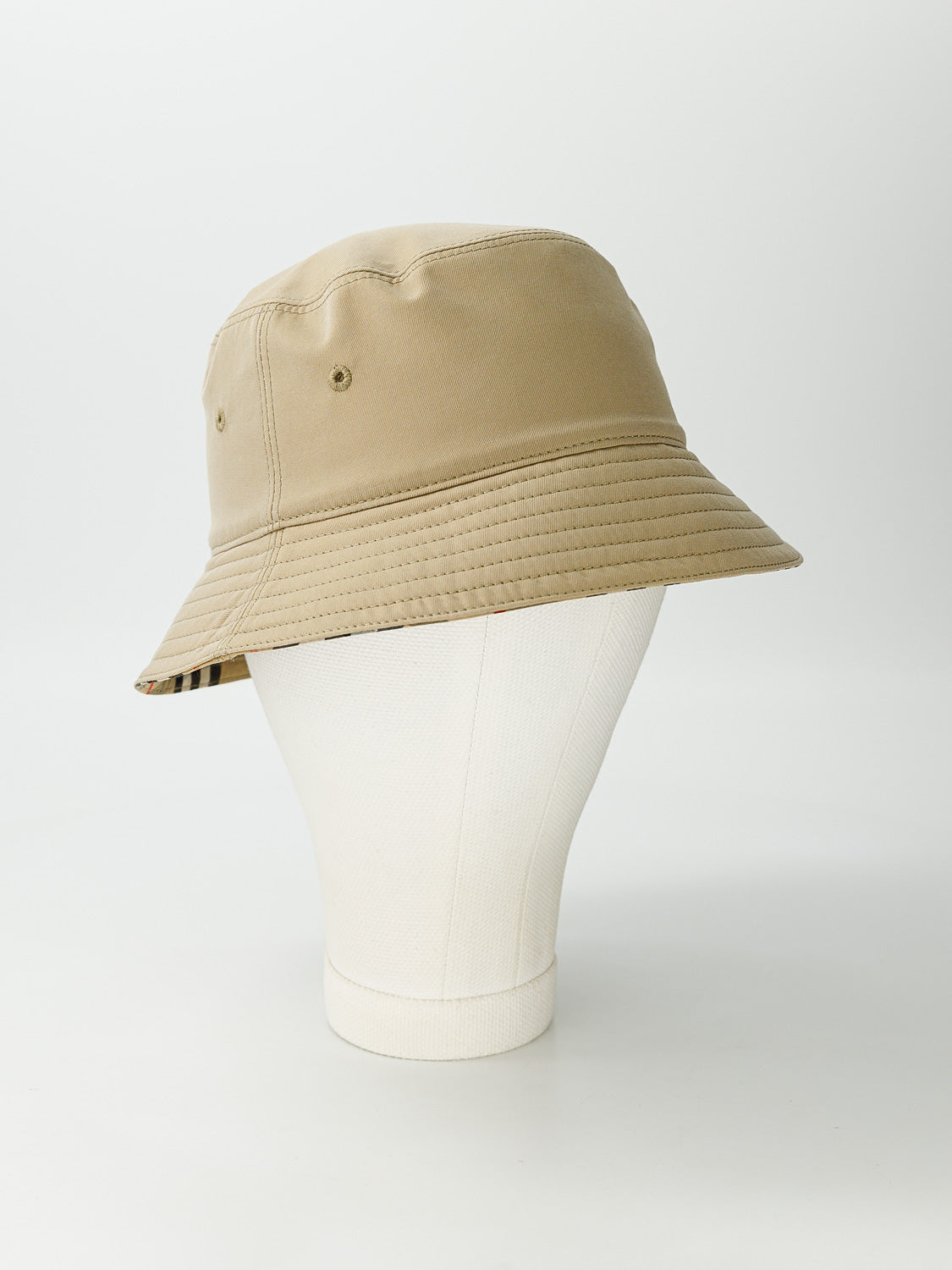 Burberry Kids hat Bucket Beige in Beige 1707328294-6908937065-3.jpg | NICKIS.com