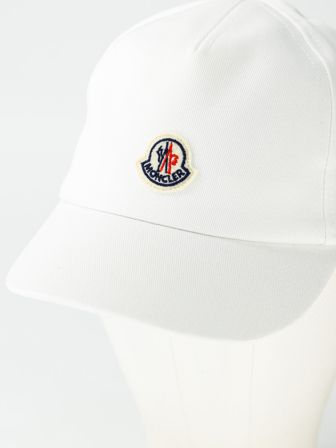 Moncler Enfant Kids Cap White in White 1711017979-6900000060-5.jpg | NICKIS.com