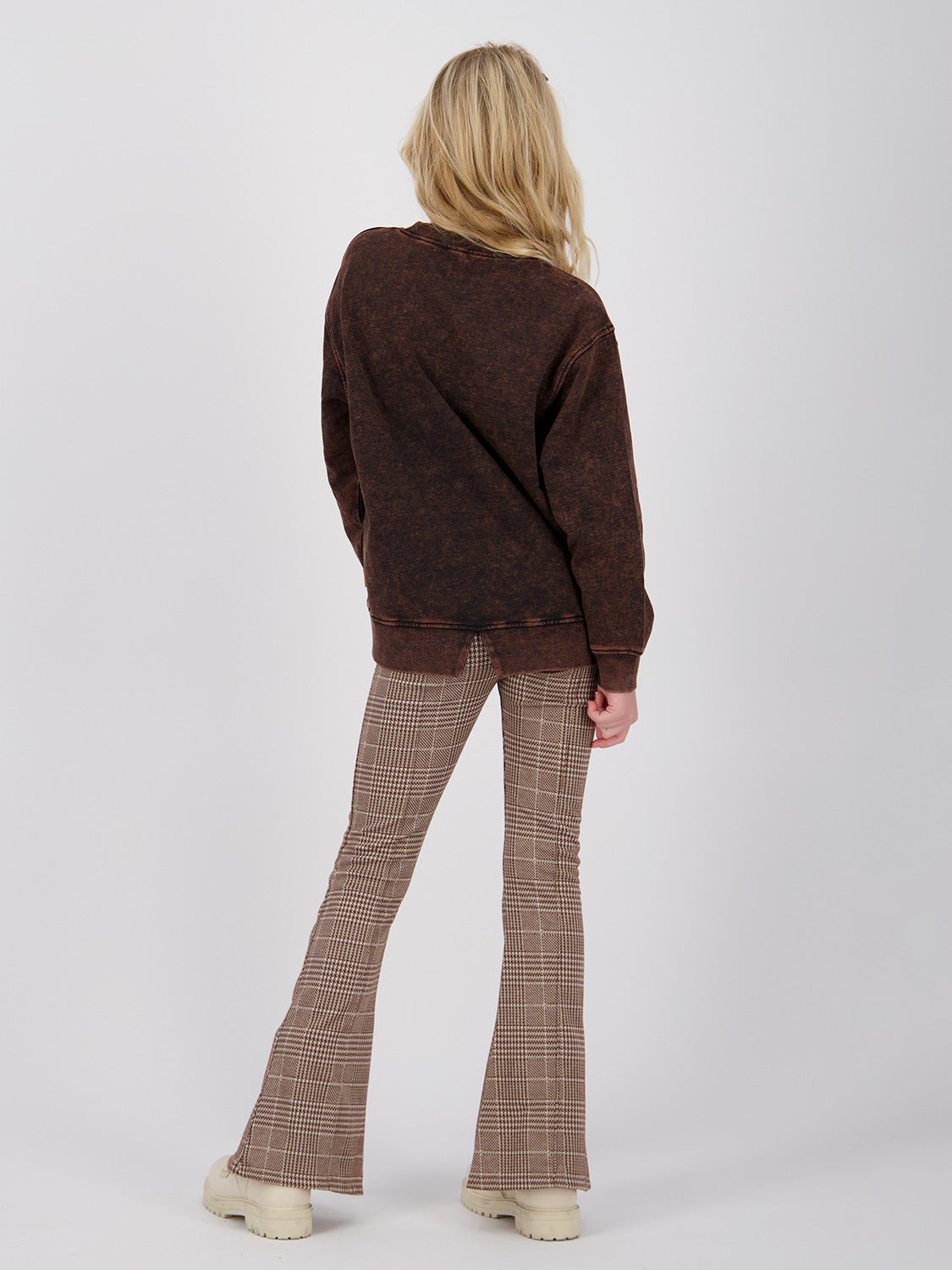 Vingino Kids pants Sanima Brown in Brown 6801028672-3.jpg | NICKIS.com