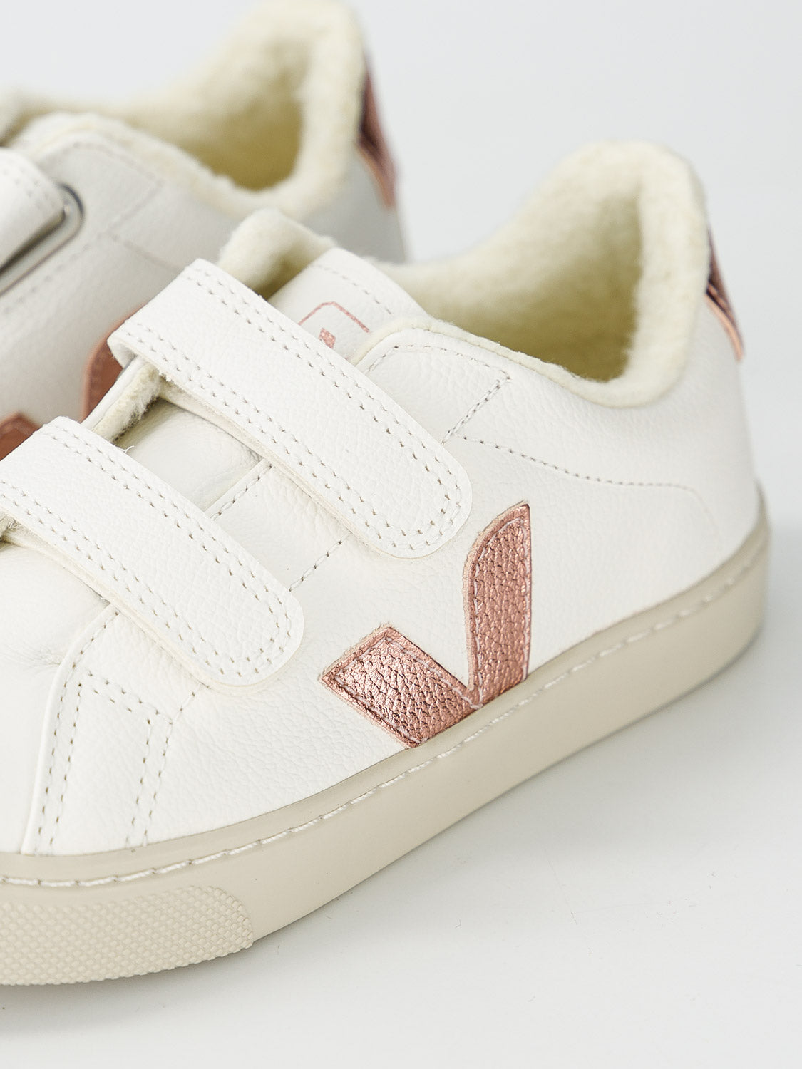 Veja Kids sneakers Small Esplar Winter Teddyfur White in White 6805978316-7.jpg | NICKIS.com