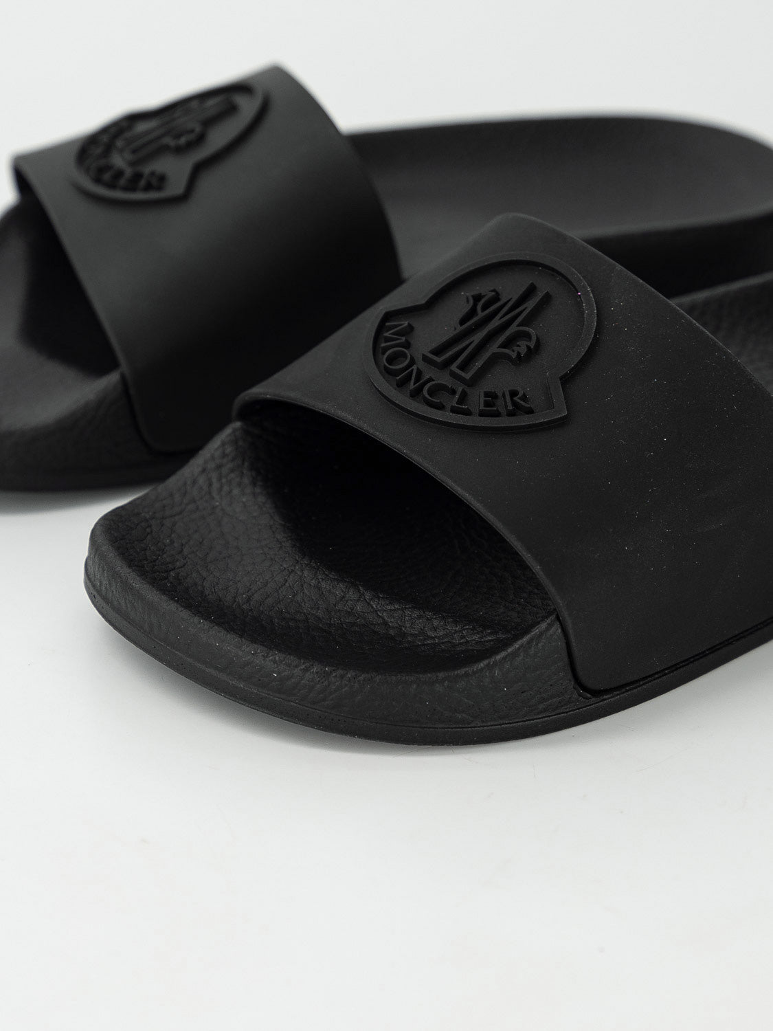 Moncler Enfant Kids Slides Petit Basile  in  6900000216-7.jpg | NICKIS.com