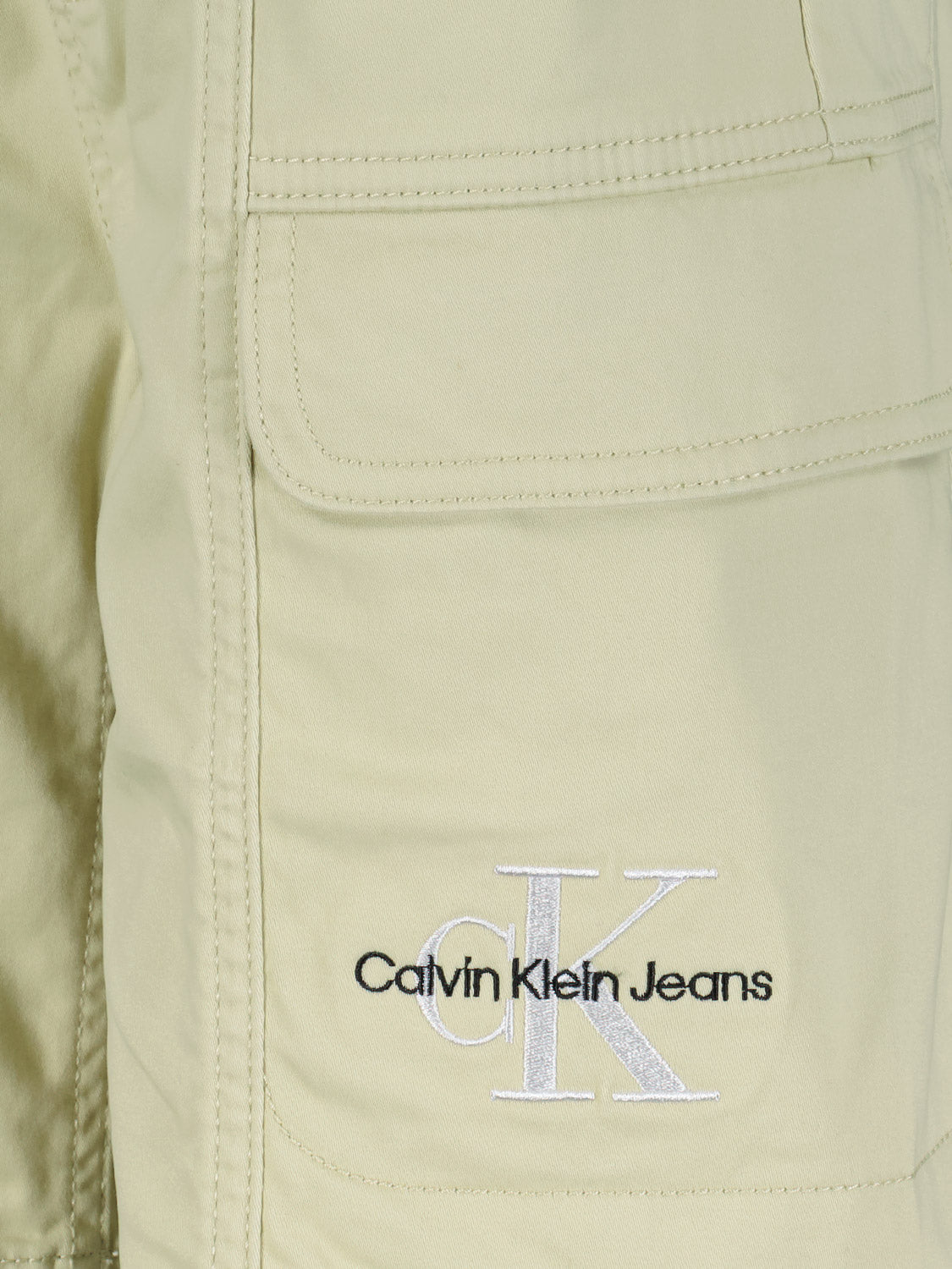 Calvin Klein Kids Shorts Sateen Cargo Beige in Beige 6901112239-6.jpg | NICKIS.com