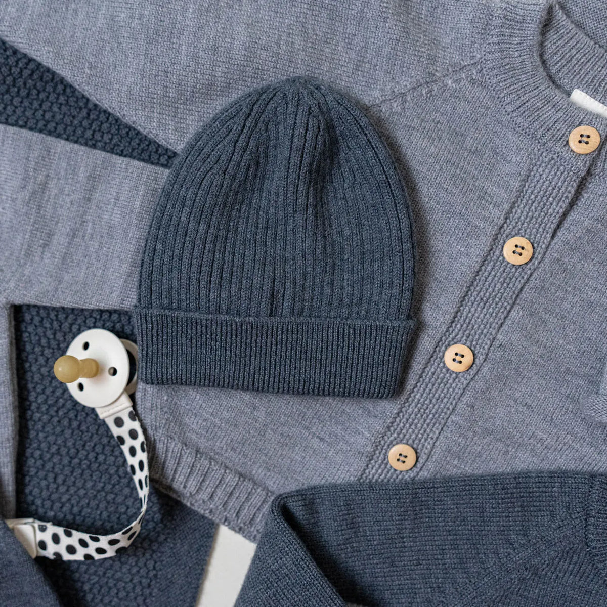 THE WOOLLY BEANIE - graphite grey