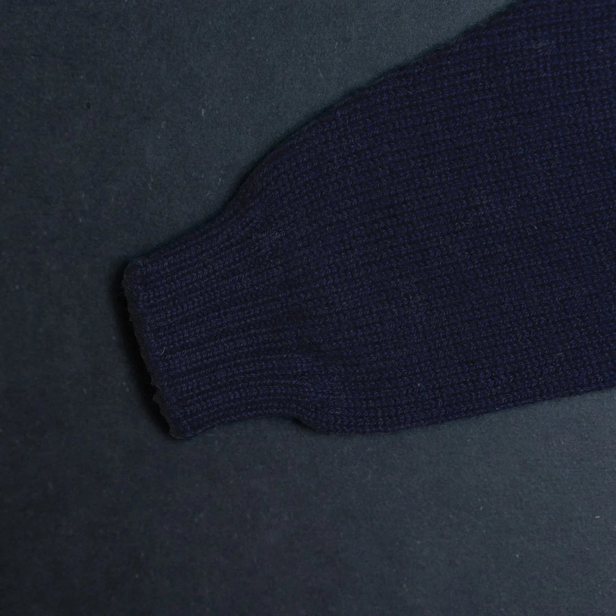 THE WOOLLY BABY SWEATER - midnight blue