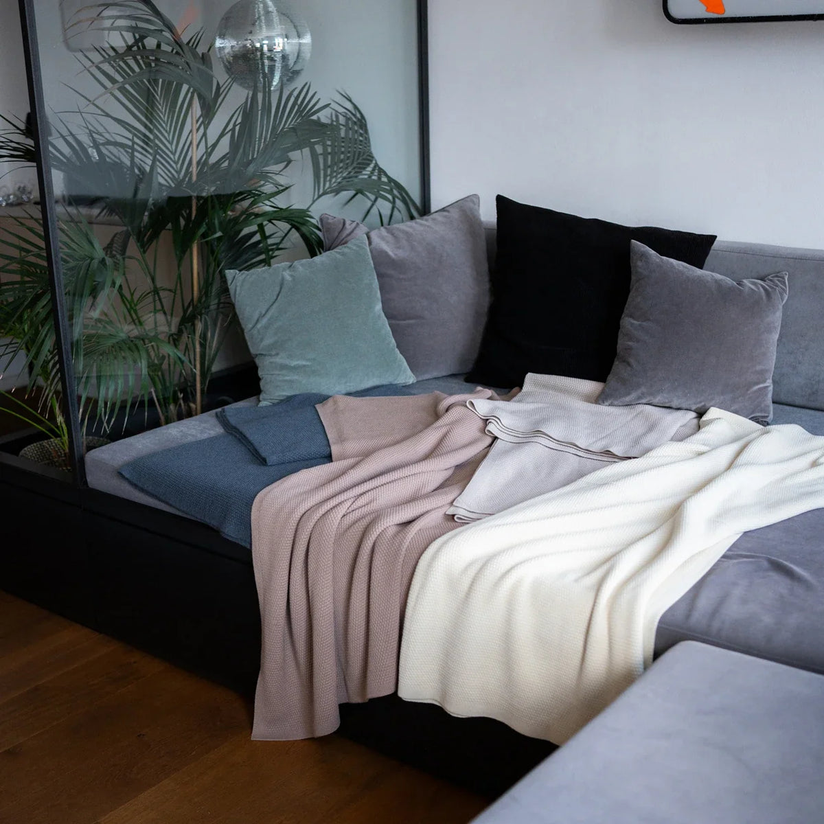 THE WOOLLY FAMILY BLANKET - graphite grey