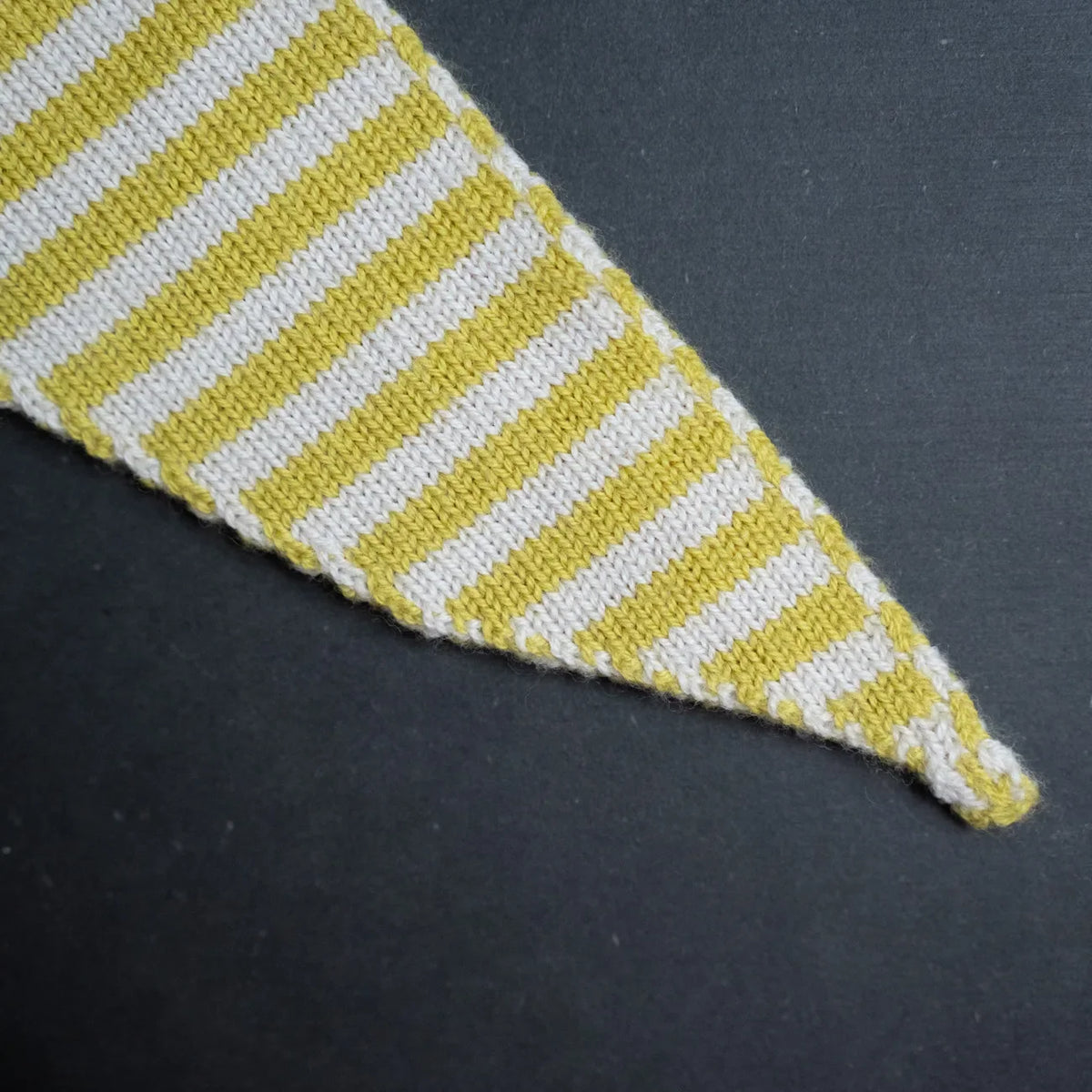 THE WOOLLY FAMILY SCARF STRIPED - SAND / QUINCE