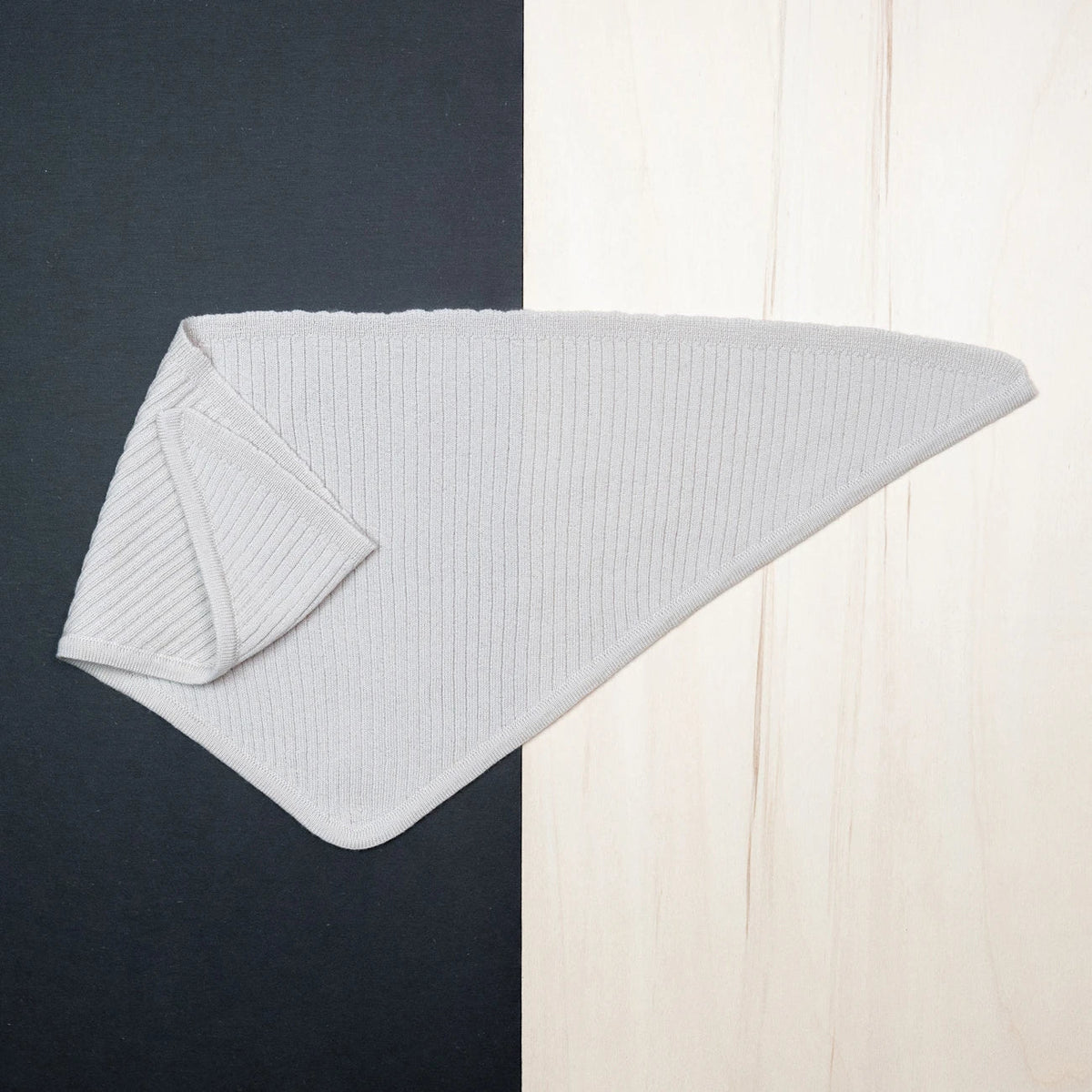 THE WOOLLY TRIANGLE SCARF SMALL - sand